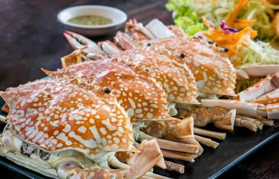 Vào bếp chuẩn bị món ghẹ hấp bia cho gia đình thưởng thức