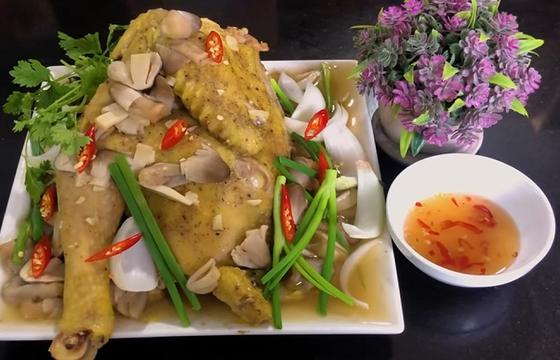 Hướng dẫn bạn công thức nấu món gà hấp nấm cho ngày lễ