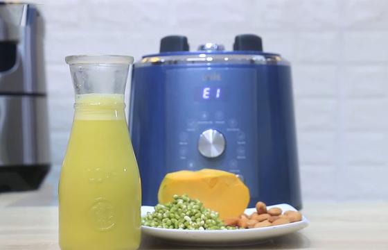 Cách làm sữa đậu xanh bí đó hạnh nhân tại nhà ngon như ở quán