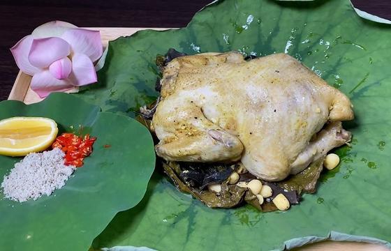 Công thức gà hấp lá sen – món ăn truyền thống của dân tộc